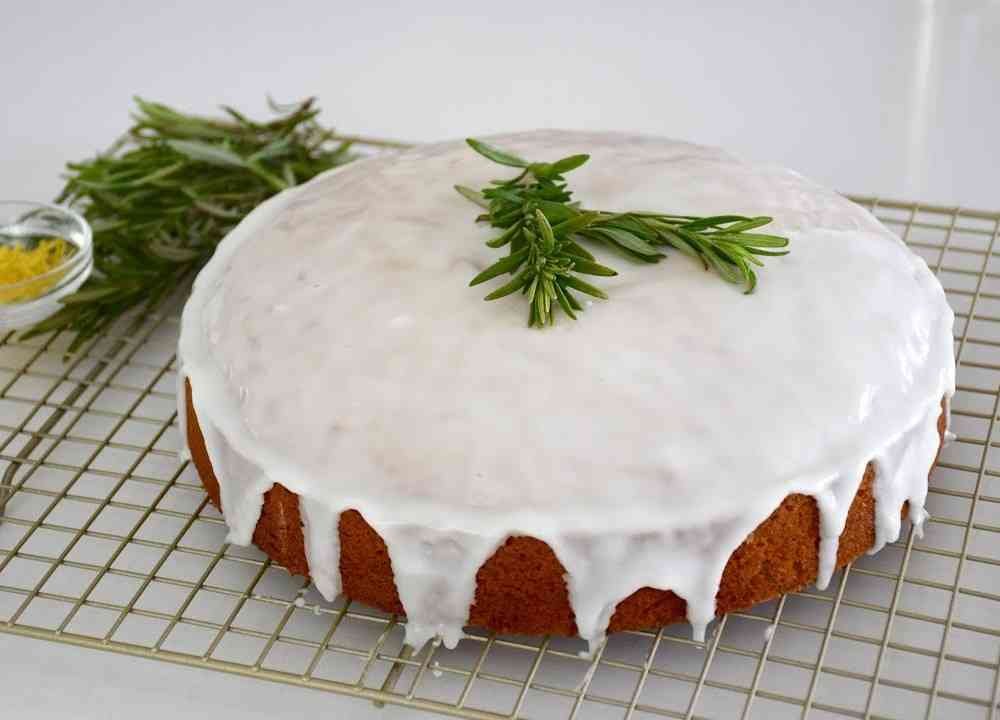 Rosemary’s Bakery–Style Whipped Cream Cake (Copycat) - Cakes